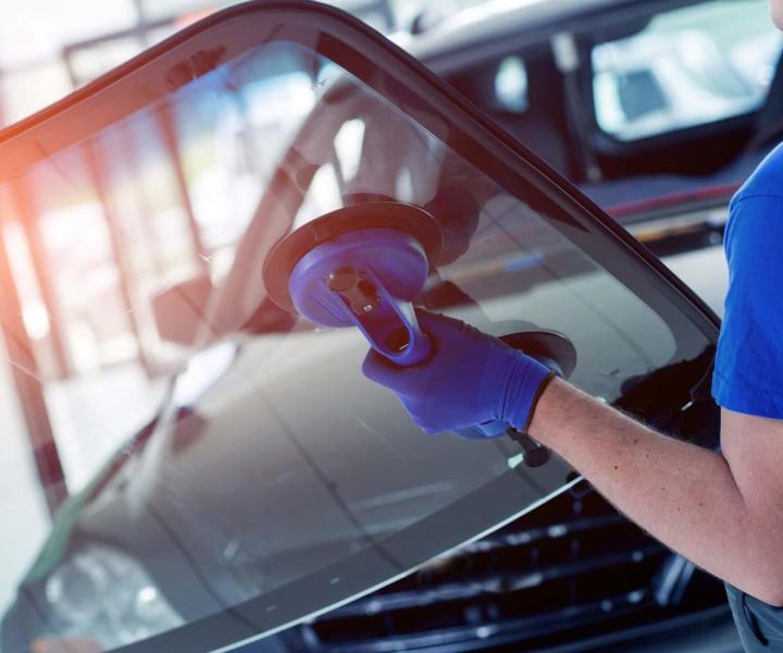 Mobile Auto Glass Technician, North Miami